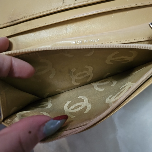 Chanel Cream and Black Cambon Bifold Wallet - Picture 14 of 16